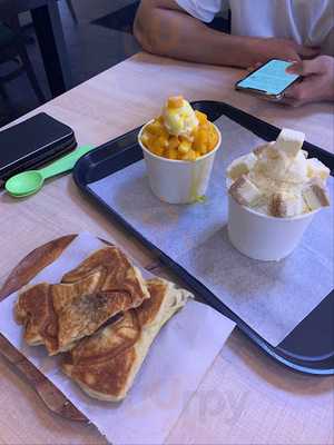 Snowy Village Dessert Cafe