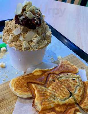 Snowy Village Dessert Cafe