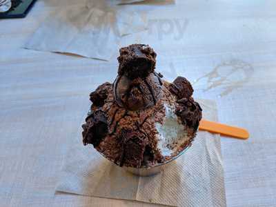 Snowy Village Dessert Cafe