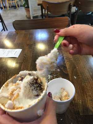 Snowy Village Dessert Cafe