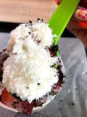 Snowy Village Dessert Cafe