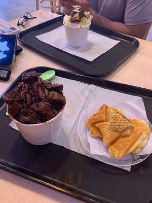 Snowy Village Dessert Cafe