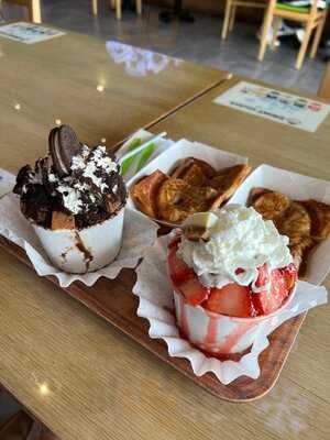 Snowy Village Dessert Cafe