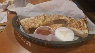 Putter's Bar And Grill