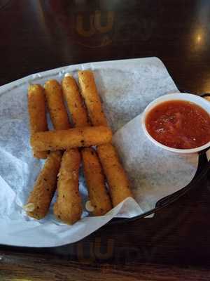 Putter's Bar And Grill