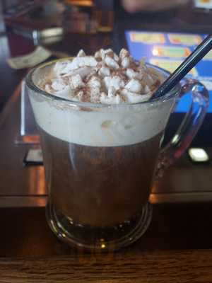 Putter's Bar And Grill