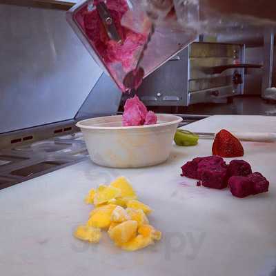 Robeks Fruit Smoothies & Healthy Eats