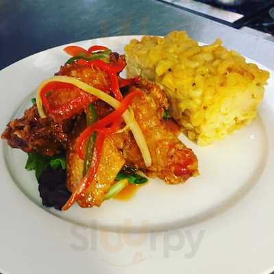 The Loft On H Restaurant & Lounge