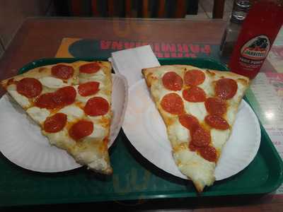 Gina's Pizzeria