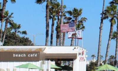 Perry's Cafe And Beach Rentals