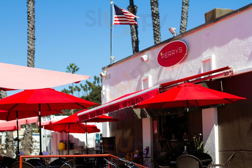 Perry's Cafe And Beach Rentals