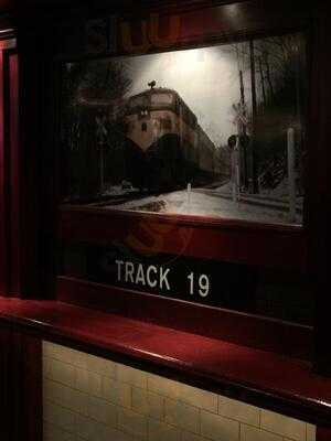 Tracks Raw Bar & Grill