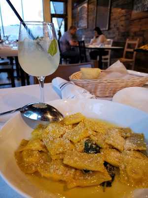 Munno Pizzeria & Bistro