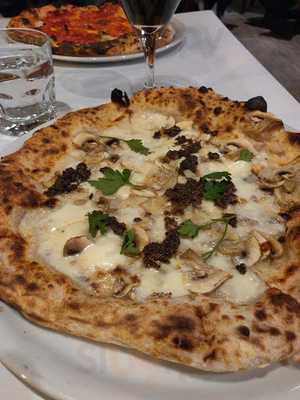 Munno Pizzeria & Bistro