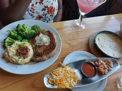 Gold Finger's Iii Bar & Grill