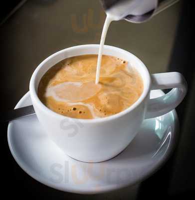 El Oso Blanco Cafeteria