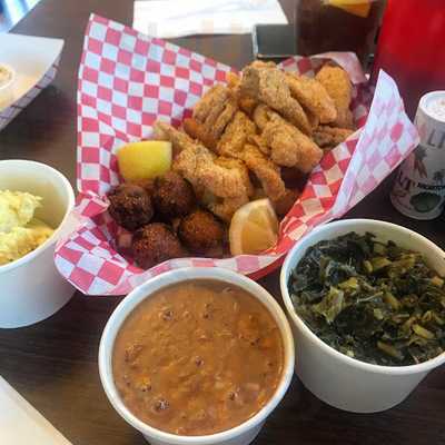 Woody And Rosie's Catfish Corner