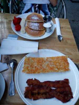 B'koah Cafe & Bakery