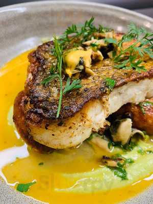 Mezini Restaurant & Raw Bar