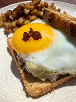 Mezini Restaurant & Raw Bar