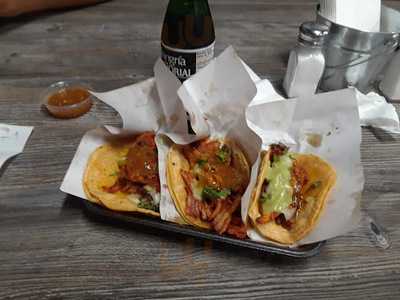 Rolando's Taco Shop