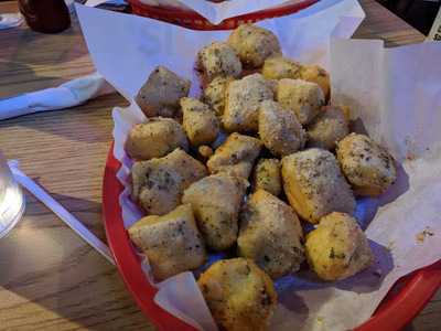 Putter's Bar And Grill