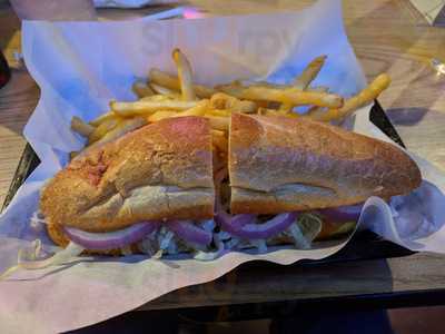 Putter's Bar And Grill