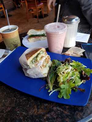 La Noisette Cafe & Deli