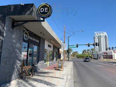 D E Thai Kitchen