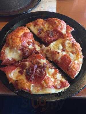 Shakey's Pizza Parlor