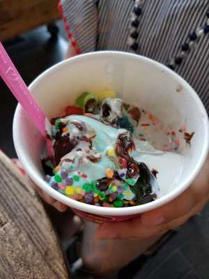 Josi's Frozen Yogurt Cafe