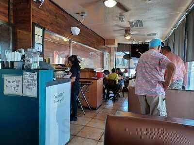 Los Arcos Birrieria And Taqueria