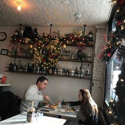 The Winslow Gin House And Eatery