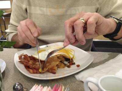 Cafe Guy And Gallard