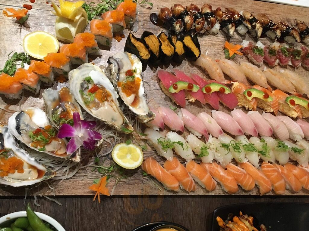 Little Sakana Sushi Bar & Grill