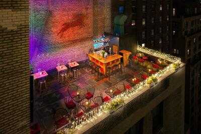 Henry's Rooftop Bar