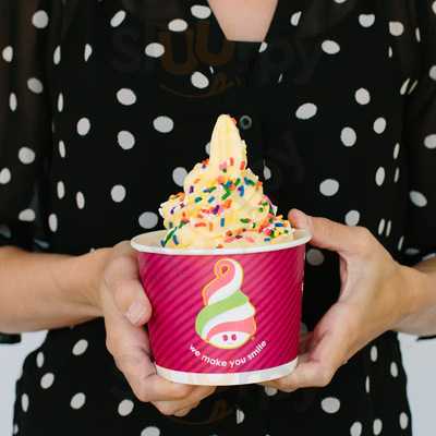 Menchies Frozen Yogurt