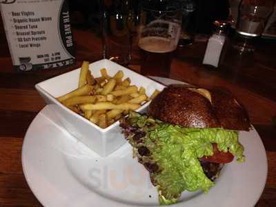 7th Avenue Pub