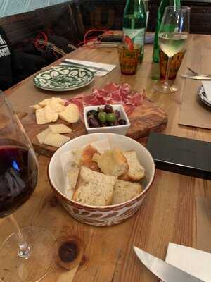 Larina Pastificio & Vino