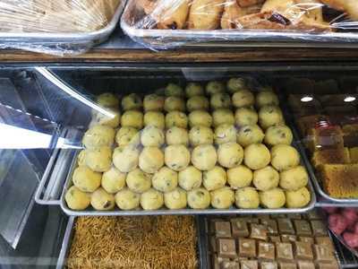 Lahori Chilli Restaurant & Sweets