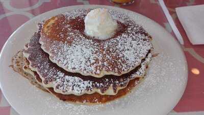 M'dear's Desserts Bakery And Bistro