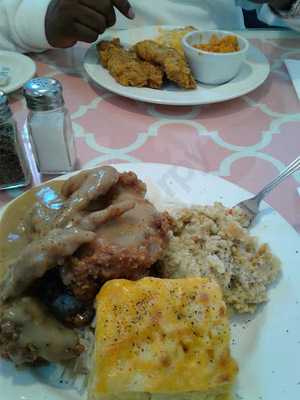 M'dear's Desserts Bakery And Bistro