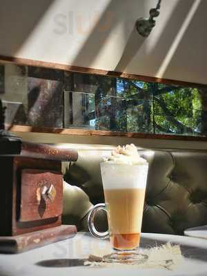 Chillax Manhattan Beach Cafe