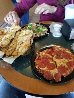 Round Table Pizza