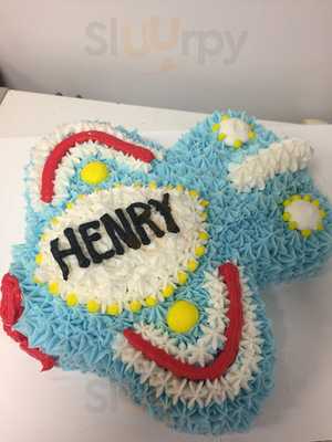 Smallcakes: A Cupcakery And Creamery