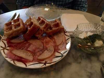 Louie’s Gen-gen Room