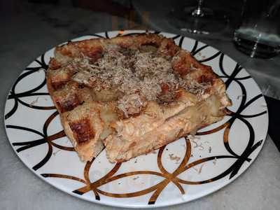 Louie’s Gen-gen Room