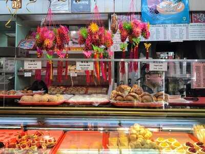 Lung Moon Bakery
