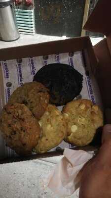 Insomnia Cookies
