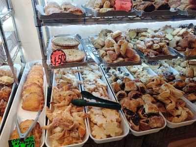 Bakery La Brioche Cafe